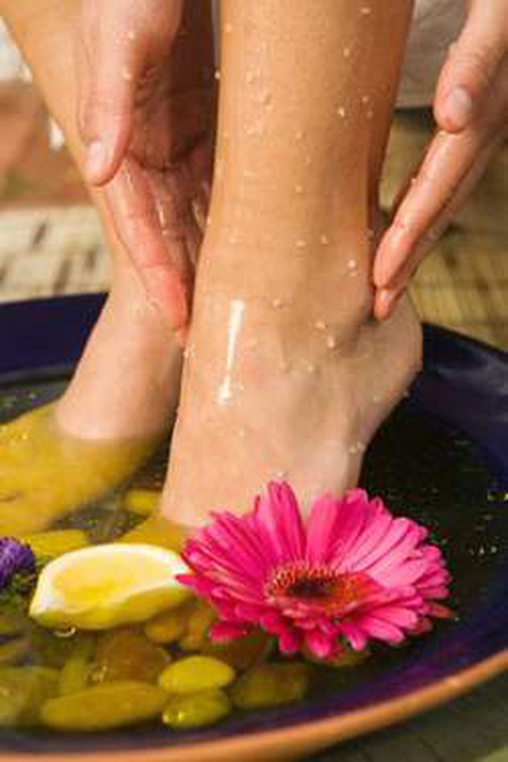Khắc phục chứng phù chân khi mang thai